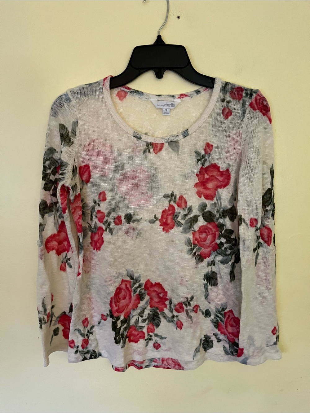Charming Charlie Women’s Floral Long-Sleeve Scoop Neck Top White with Red Roses